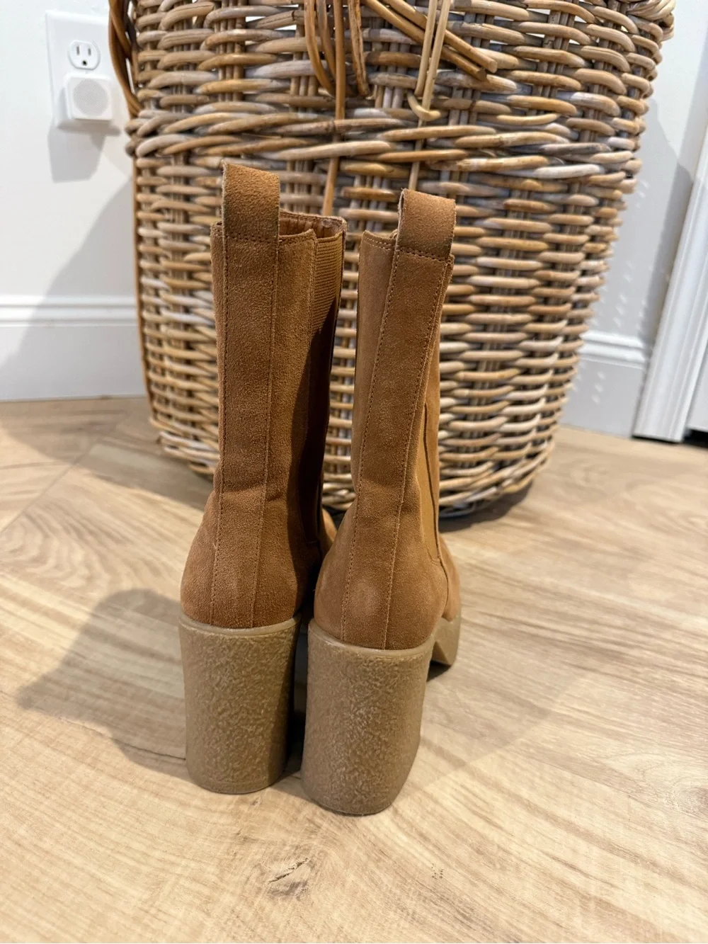 Chinese Laundry Caleigh Platform Chelsea Boots 7.5